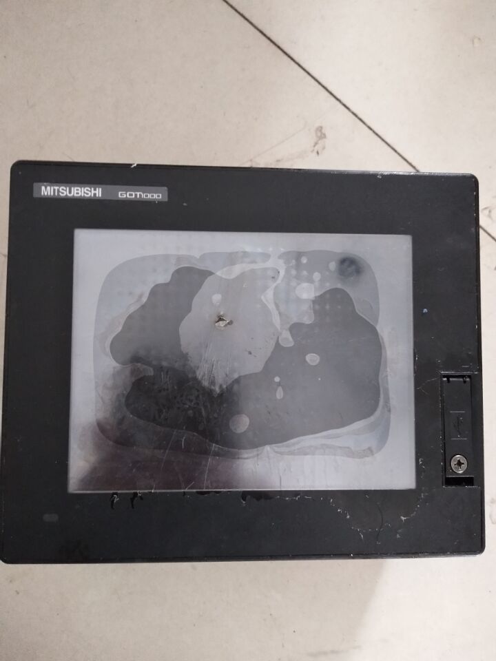 上海维修三菱触摸屏CA985GOT-TBA-V触摸不灵维修