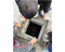 無(wú)錫新區(qū)清理地下室排污池，污水池清淤