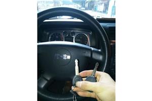 鄭州金水區(qū)配汽車鑰匙電話｜上門配遙控鑰匙｜24小時(shí)開汽車鎖