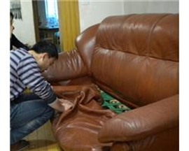 蘇州卡座沙發(fā)換海綿、換繃帶、木架加固
