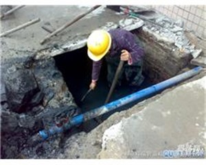 无锡新区长江路清理污水池（专车清理抽污水）