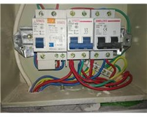 青岛电路维修、青岛电路跳闸维修，青岛灯具安装 电工上门服务