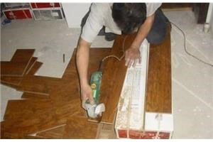 专业地板维修安装 复合地板翻新安装 划伤 开裂 