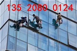 石景山外墻清洗《精英團(tuán)隊(duì)》八角蜘蛛人高空清洗玻璃幕墻