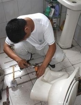 寧波修馬桶_海曙馬桶漏水維修_更換進(jìn)水閥