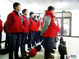 嶗山區(qū)上門打掃衛(wèi)生 專業(yè)家庭保潔擦玻璃