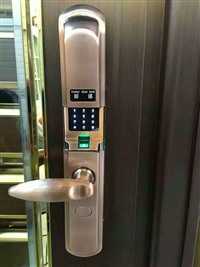 西安东郊灞桥区步阳防盗门维修换指纹密码锁安装电子锁
