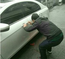 義烏江東青口附近上開汽車鎖配汽車鑰匙電話