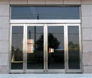 天河五山玻璃门维修 玻璃门换锁 玻璃门换地弹簧