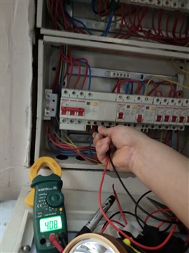 信陽電路維修 維修電路跳閘 安裝插座開關 網(wǎng)紅電工