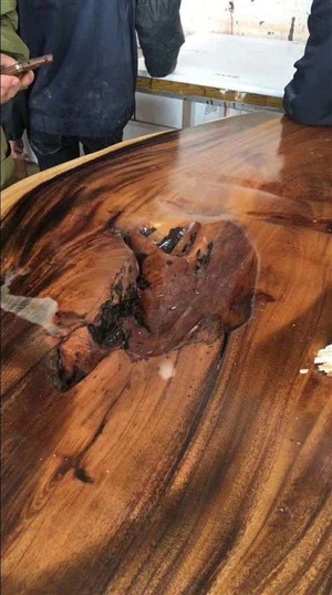 天津实木家具的裂纹修复
