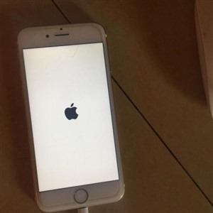 深圳福田苹果手机屏幕无损坏，不过没有办法滑动？是什么引起的？