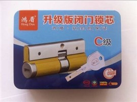 外貿(mào)*生活區(qū)開防盜門 保險柜鎖 修鎖 我們價格實費 