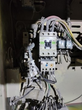 專(zhuān)業(yè)電工安裝維修改造各種水路電路,燈具維修信譽(yù)保證???，家