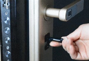 指纹锁维修 正规公司提供快速上门维修安装指纹锁