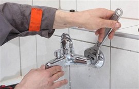 水管水龍頭更換改下水修衛(wèi)生間漏水水管水龍頭潔具廚具附近電話