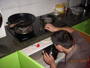 漳州市紅日燃?xì)庠畲虿恢鸬裙收暇S修電話(huà)（薌城區(qū)）就近上門(mén)維修