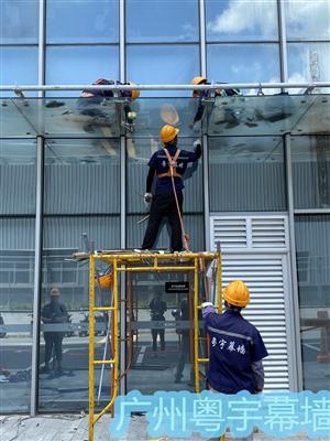 广州幕墙玻璃安装，更换雨棚玻璃，高层幕墙玻璃补胶换胶 