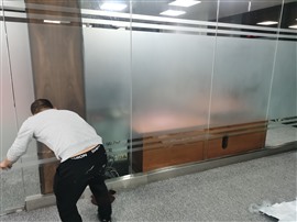 湛江办公室写完楼玻璃隔断装饰贴膜白磨砂膜