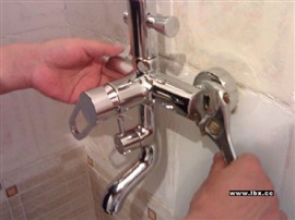 綿陽冷熱水龍頭漏水║淋浴花灑混水開關(guān)漏水║排污下水管滲漏