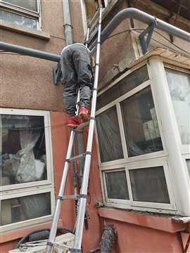 濟(jì)南文化東路附近疏通下水道 換鑄鐵管下水道
