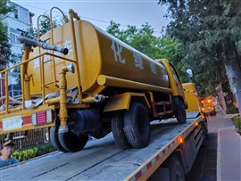 北京密云區(qū)拖車，高速救援長途拖車維修鈑金噴漆