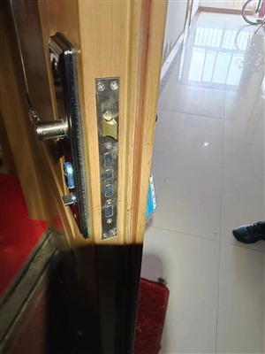 無錫南長(zhǎng)區(qū)配汽車鑰匙附近開鎖師傅10年以上開鎖修鎖經(jīng)驗(yàn)