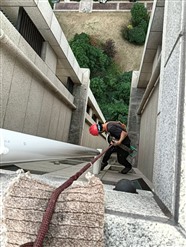 上海小区住宅楼外墙通风管道 下水管道 烟道 雨水管安装 拆除 更换 维修 