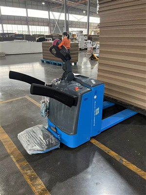 無錫比亞迪1.6噸電動推高車