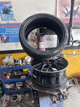 信陽(yáng)市附近汽車救援搭電 24小時(shí)送油服務(wù)