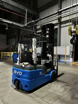 無(wú)錫如意西林電動(dòng)堆高車