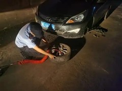 車胎爆了怎么找救援 爆胎救援一般多少錢