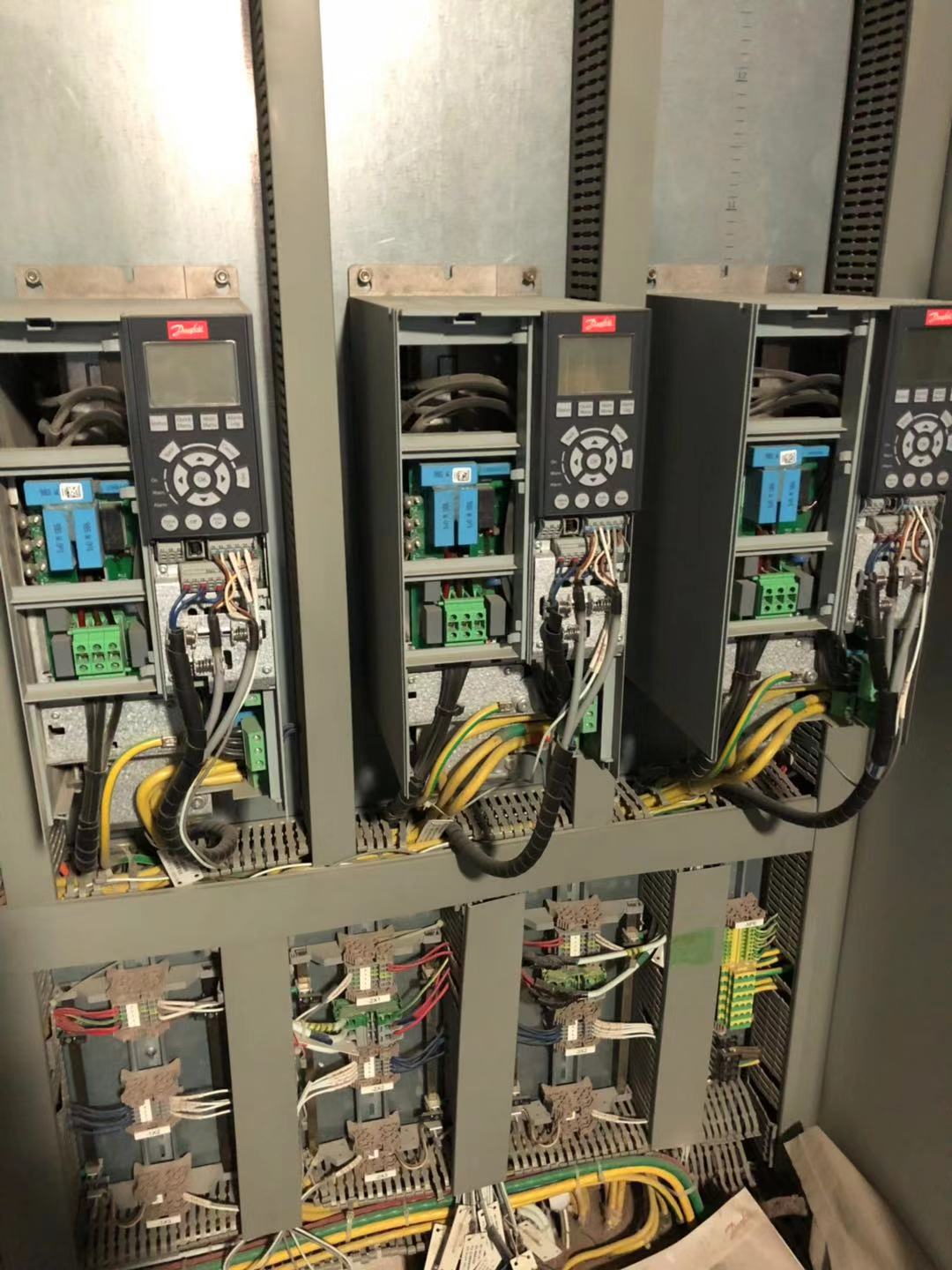 Danfoss丹佛斯变频器上电缺项故障维修
