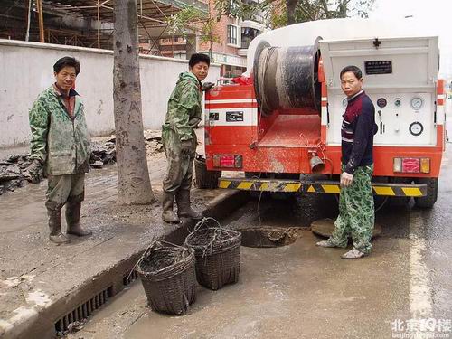 金悦府专业出租移动厕所,清理化粪池及生活垃圾