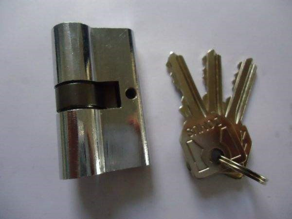 济南泉星小区附近开锁公司开修换各类防盗门锁芯