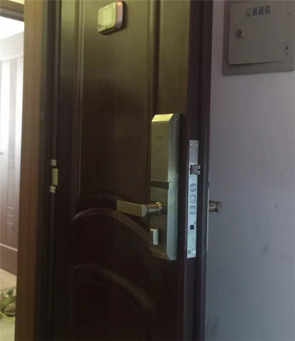 济南碧水尚景小区附近开锁公司 换十字锁 一字锁