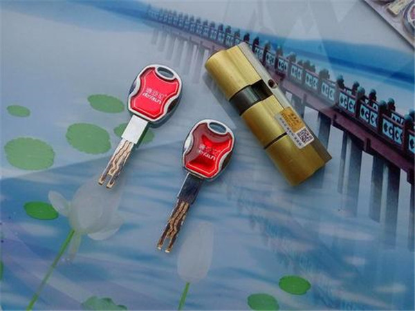 济南无影山路附近开锁公司,换各种门把手换各种防盗门锁芯