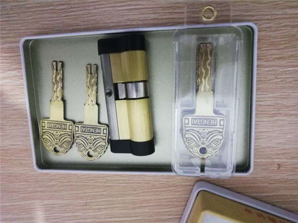 济南西苑小区附近开锁公司电话，安装防盗门锁，持证上岗