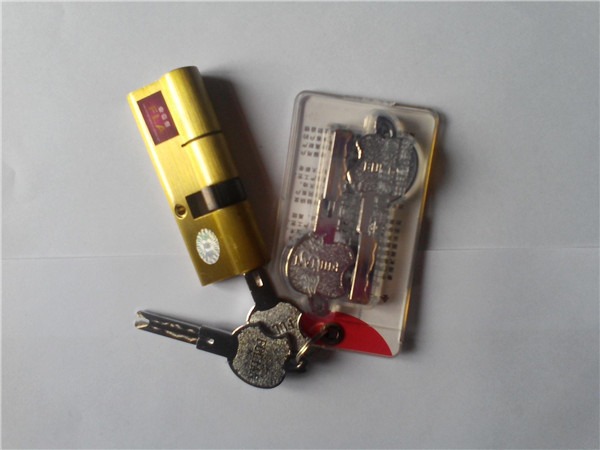 济南五环花苑附近开锁公司 无影山中路开锁服务及时