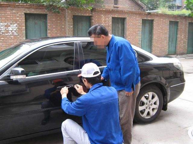 乐清磐石汽车开锁电话，磐石开车门锁公司