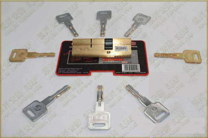 济南火车站附近开锁公司、富新防盗门开锁换锁