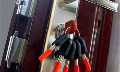 济南鲁能领秀城附近开锁换锁，配汽车钥匙，上门快价格低。