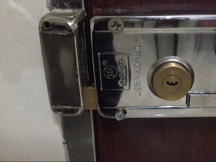济南香港国际附近开锁公司（24小时营业随叫随到）开锁换锁电话