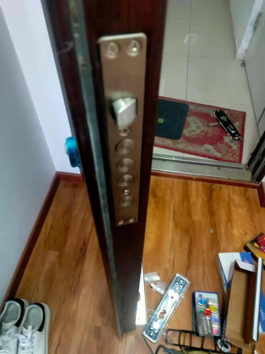 顺义（防盗门换锁）顺义开车开保险柜