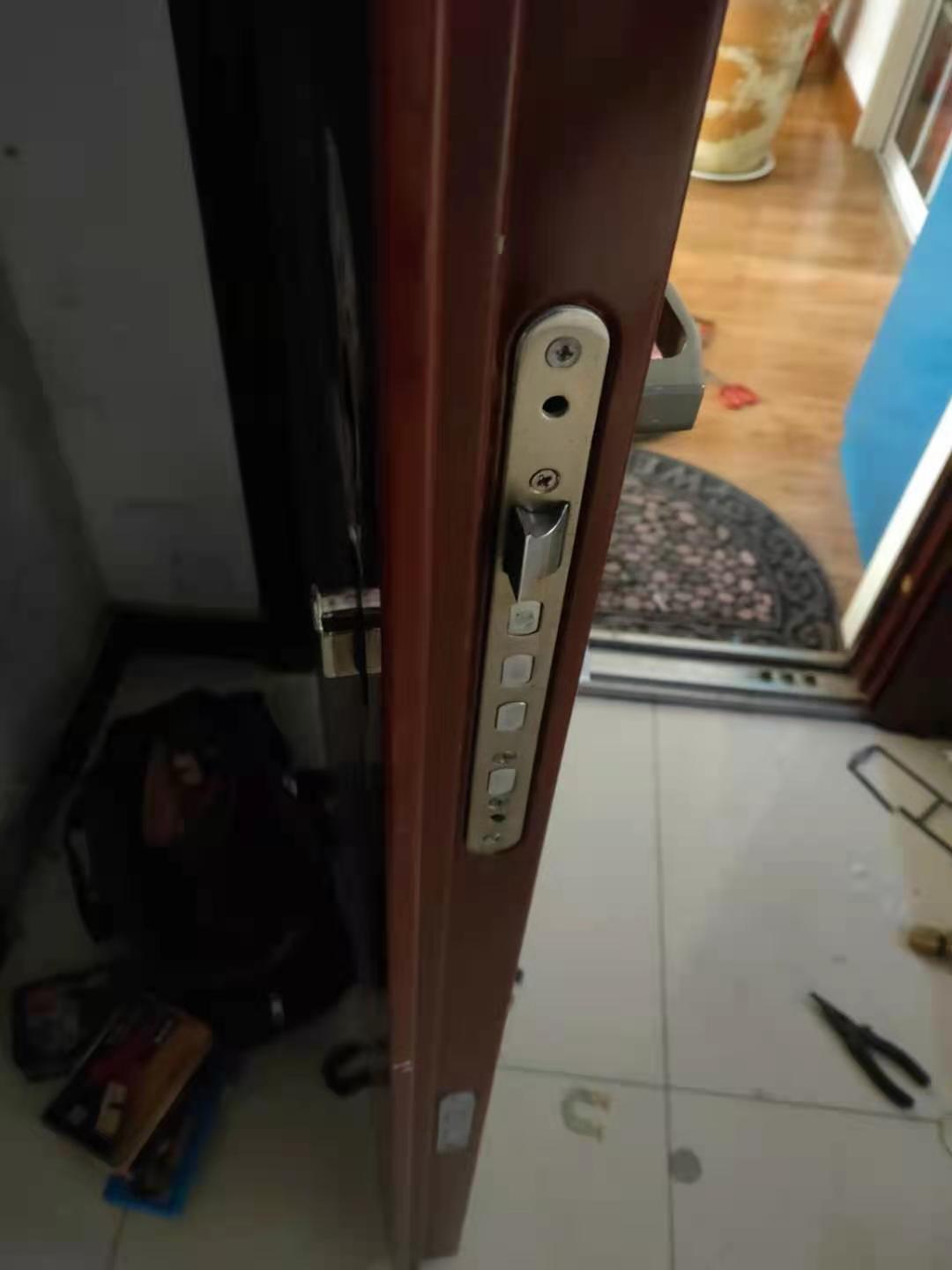 小街桥开换门锁公司-小街桥技术开锁