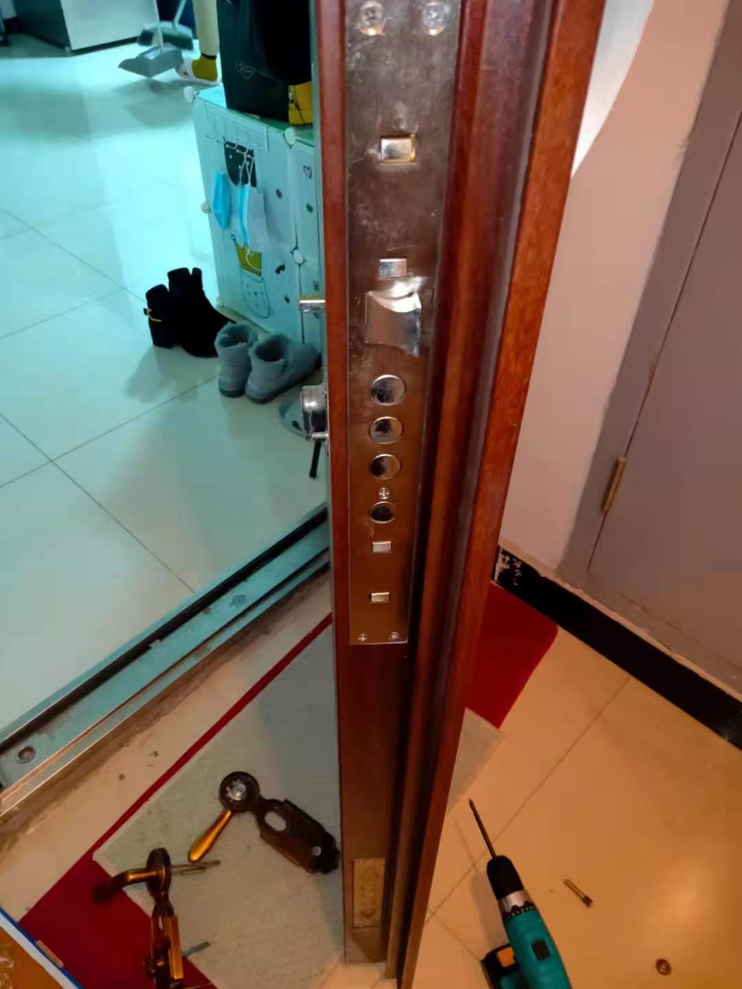 牡丹园开锁公司，持备案证，牡丹园房门开换锁