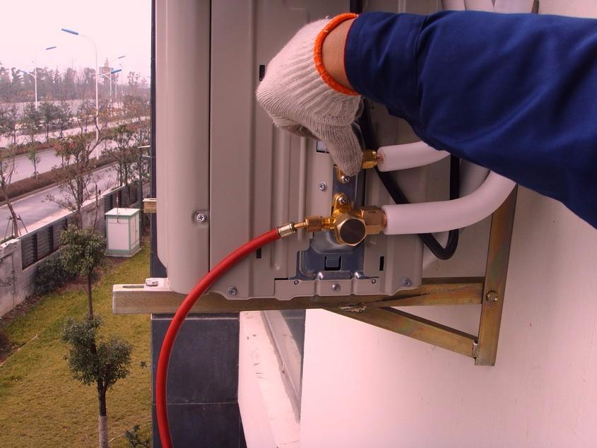 西安文艺路空调维修公司_空调安装怎么收费_24小时随叫随到