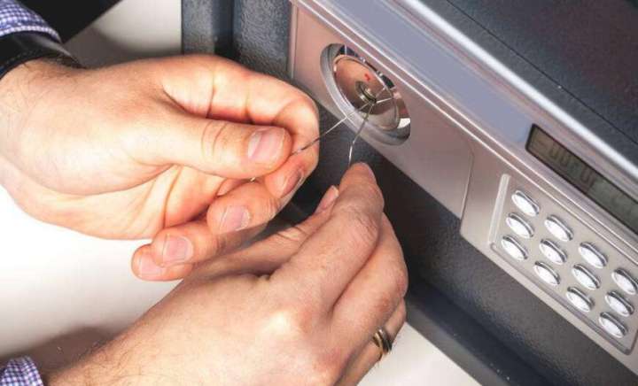 济南和平大院附近开锁公司~及时服务开锁 换王力锁芯