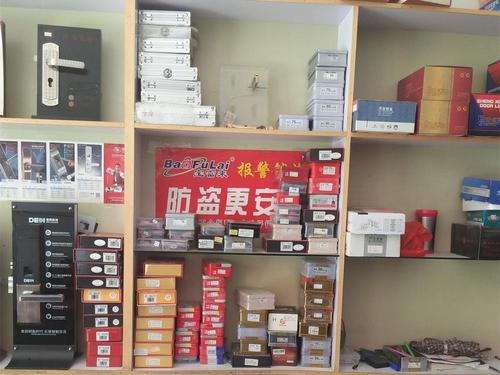 济南燕山小区附近开锁公司电话--昼夜上门开锁、换锁芯、修锁