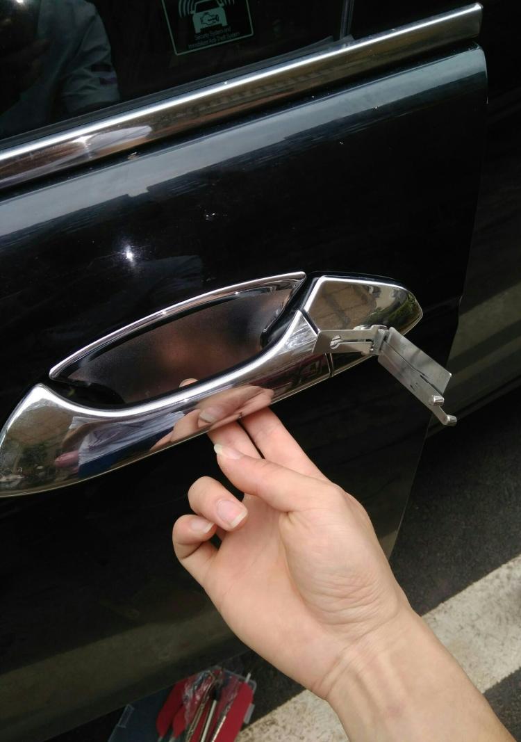 全济南24小时开汽车锁，配汽车钥匙服务电话？